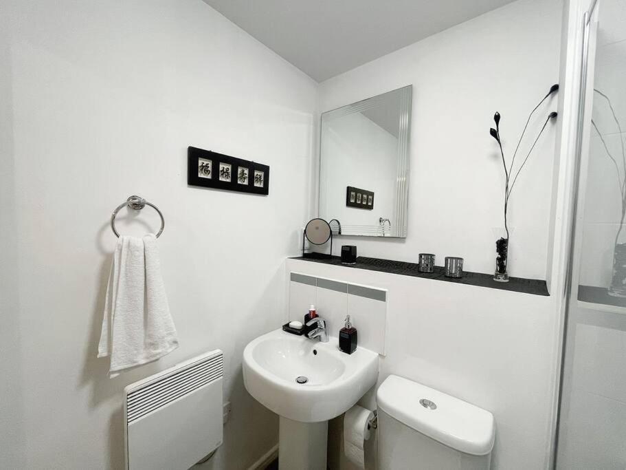 Cityfront Modern Apt Near City Centre/Etihad, Free Parking Manchester Bagian luar foto