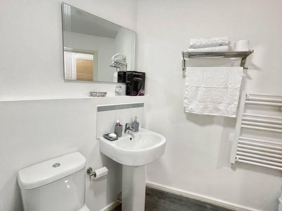 Cityfront Modern Apt Near City Centre/Etihad, Free Parking Manchester Bagian luar foto